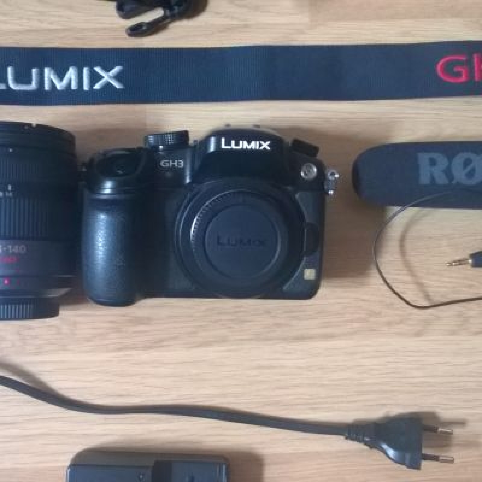 LUMIX DMC GH3 + 14-140mm f4/5.6 + 20mm f1.8 + Micro Rode VideoMic Pro - Photo 1 sur 3