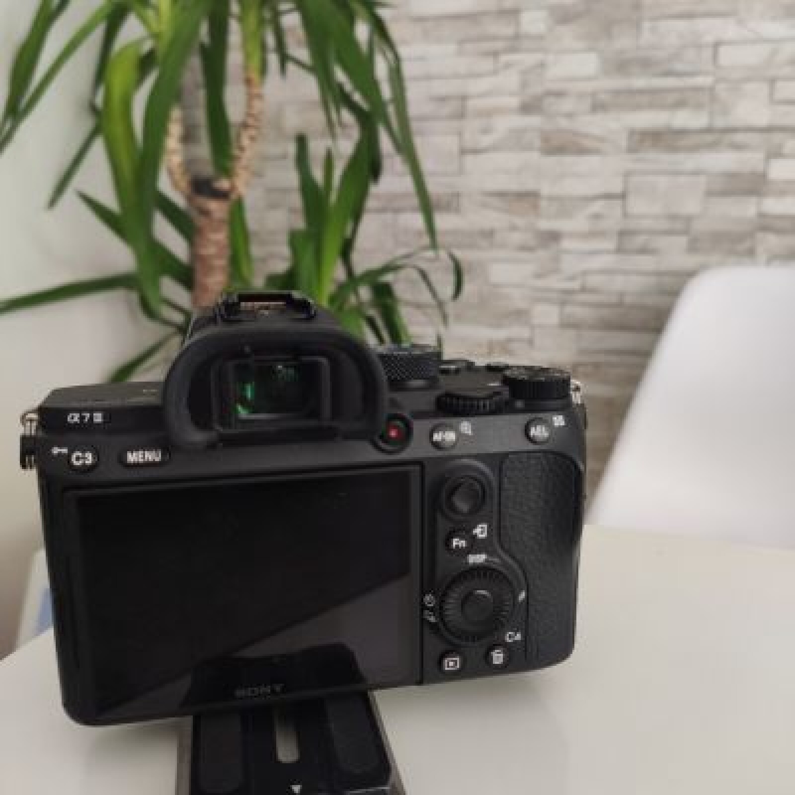 Sony A73 + 3 batteries + Chargeur - Photo 2 sur 3