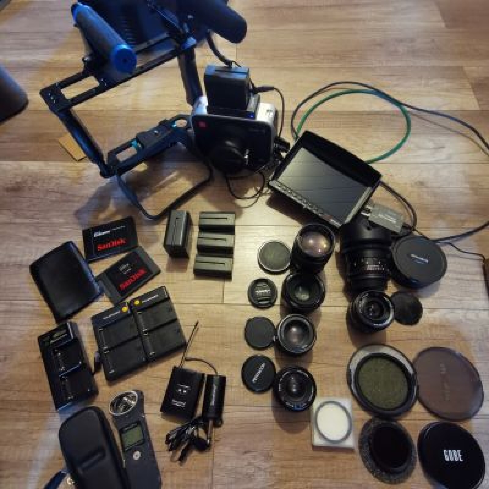 Pack de tournage Blackmagic Production Camera 4k complet - Monture EF - Photo 1 sur 5