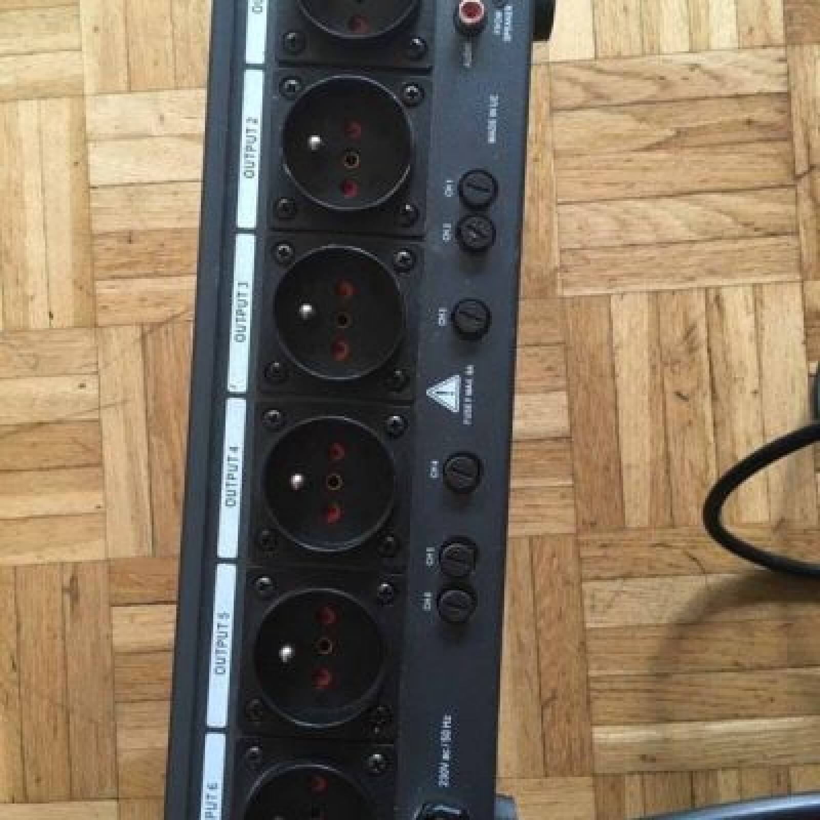 console lumière / dimeures avec 6 entré pc 16 - Photo 2 sur 3