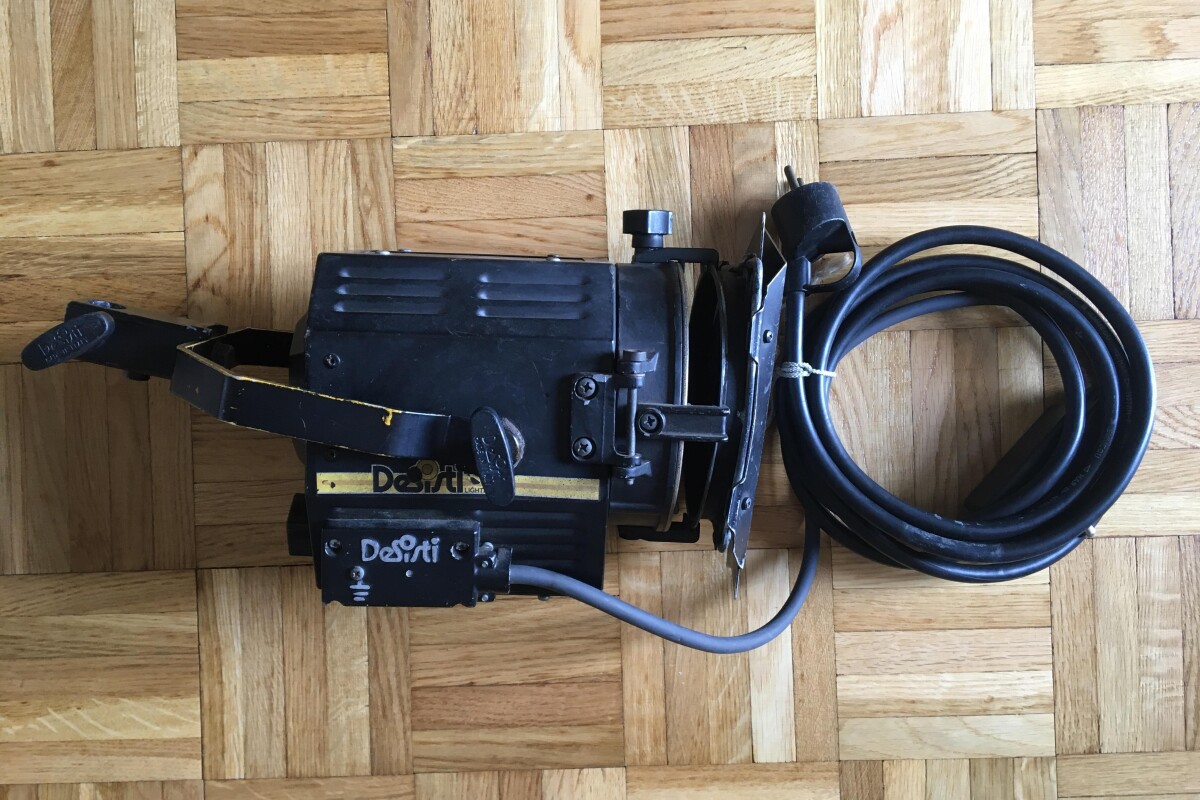 Location Projecteur Fresnel Desisti 500w / 300w - Magis - Lightyshare