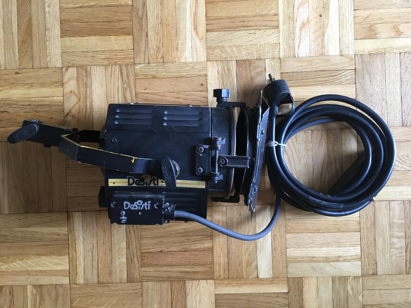 Projecteur Fresnel Desisti 500w / 300w - Magis - Photo 1 sur 4