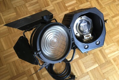 Location Projecteur Fresnel Desisti 500w / 300w - Magis