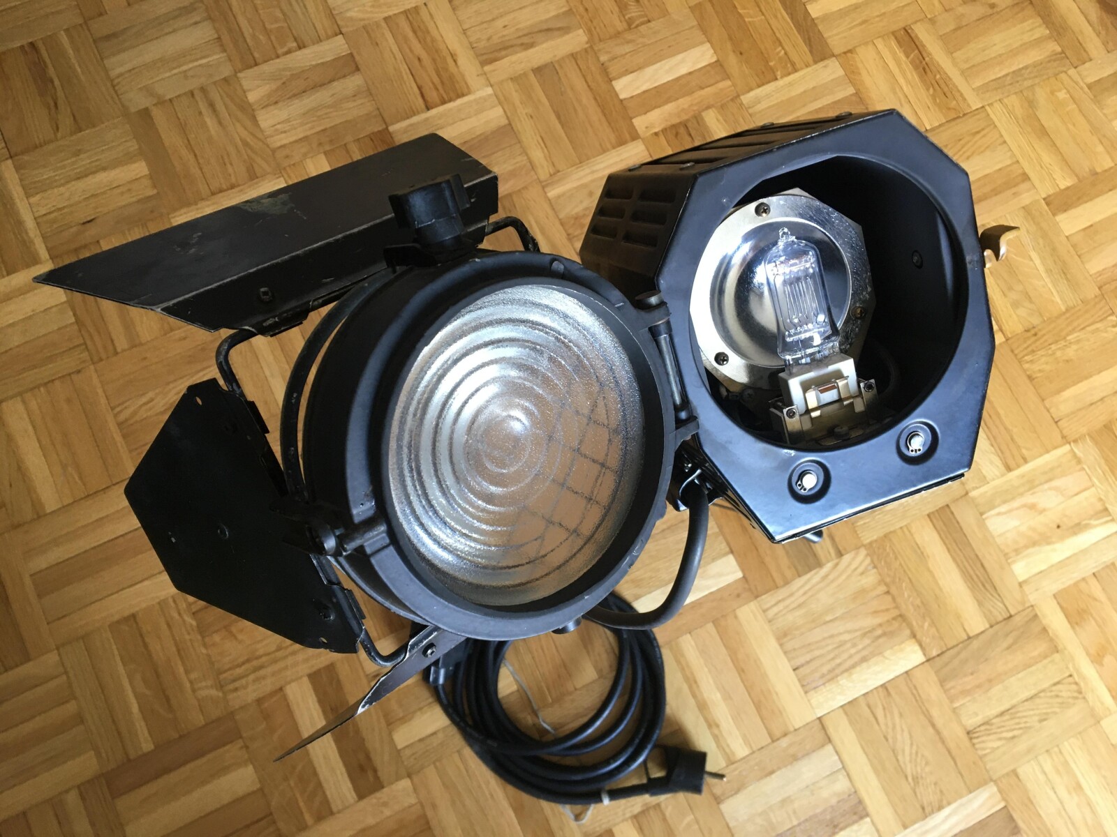 Projecteur Fresnel Desisti 500w / 300w - Magis - Photo 3 sur 4