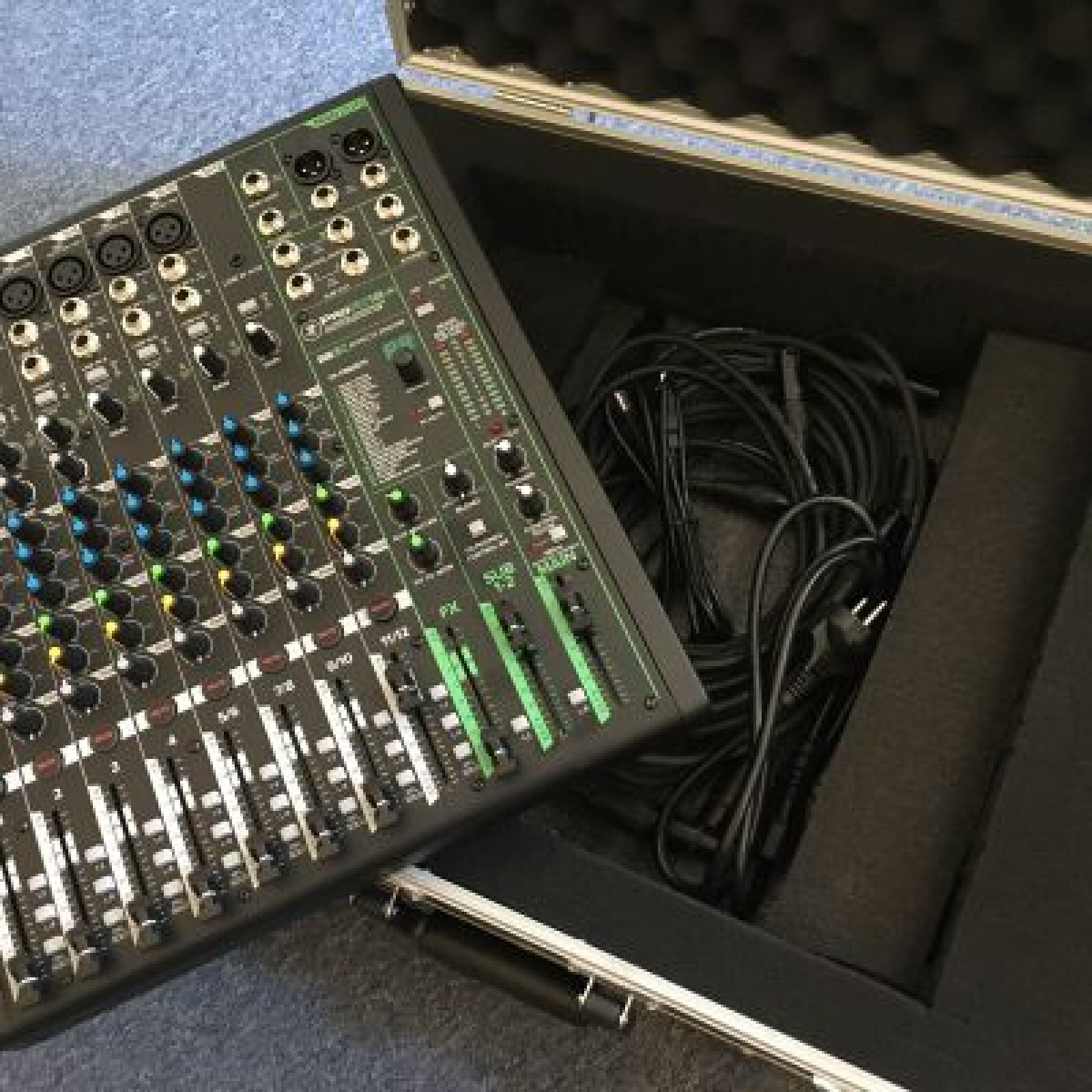 Console 12 voies MACKIE PRO FX12 V3 - Photo 3 sur 5