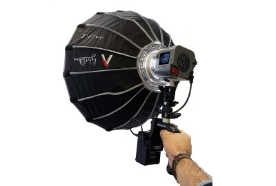Location Projecteur portable COB Bicolore Amaran 60x avec poignée et softbox sur batterie
