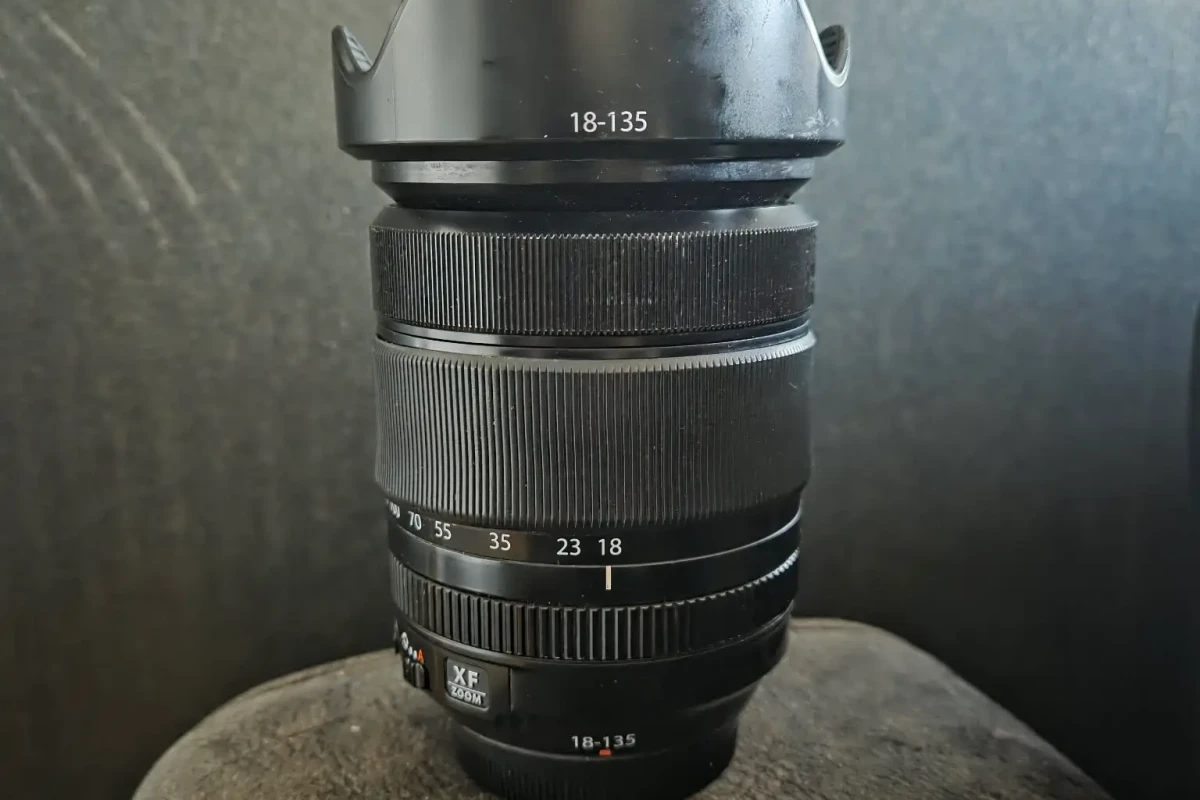 Location Fujifilm XF 18-135mm f/3.5-5.6 R LM OIS WR - Lightyshare