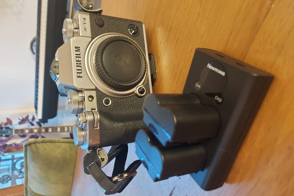 Location Boitier nu Fuji xt4 + 3 batteries  - Lightyshare