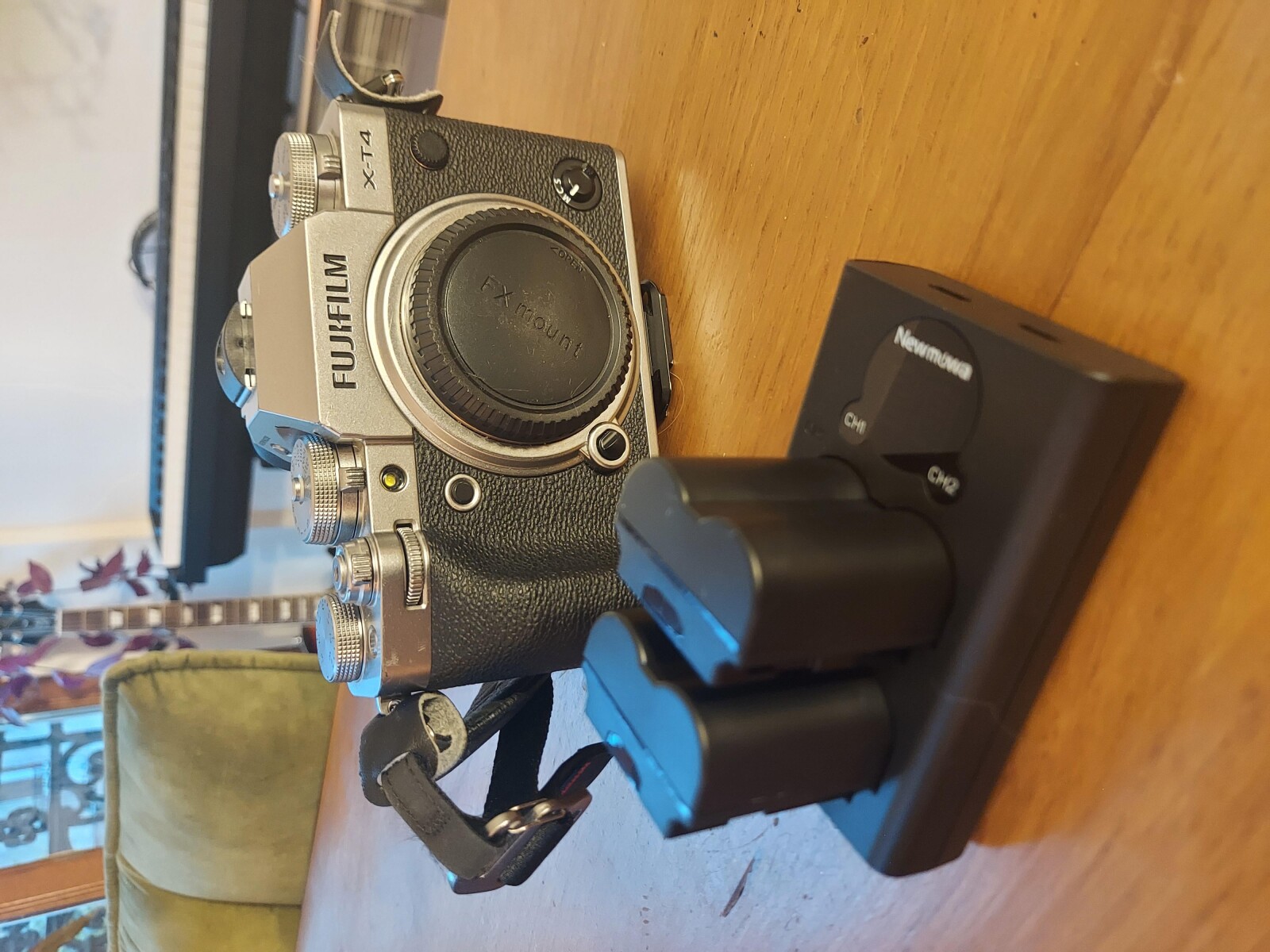 Boitier nu Fuji xt4 + 3 batteries  - Photo 1 sur 2
