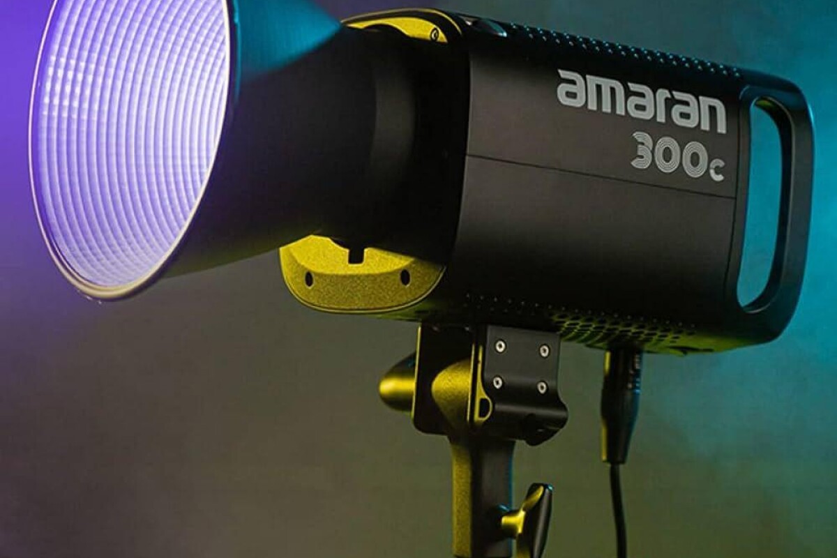 Location Amaran 300C + Adaptateur de V-lock - Lightyshare
