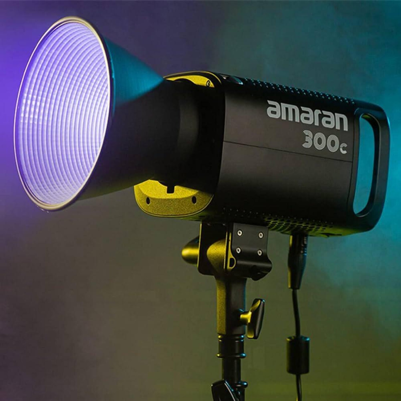 Amaran 300C + Adaptateur de V-lock - Photo 1 sur 3