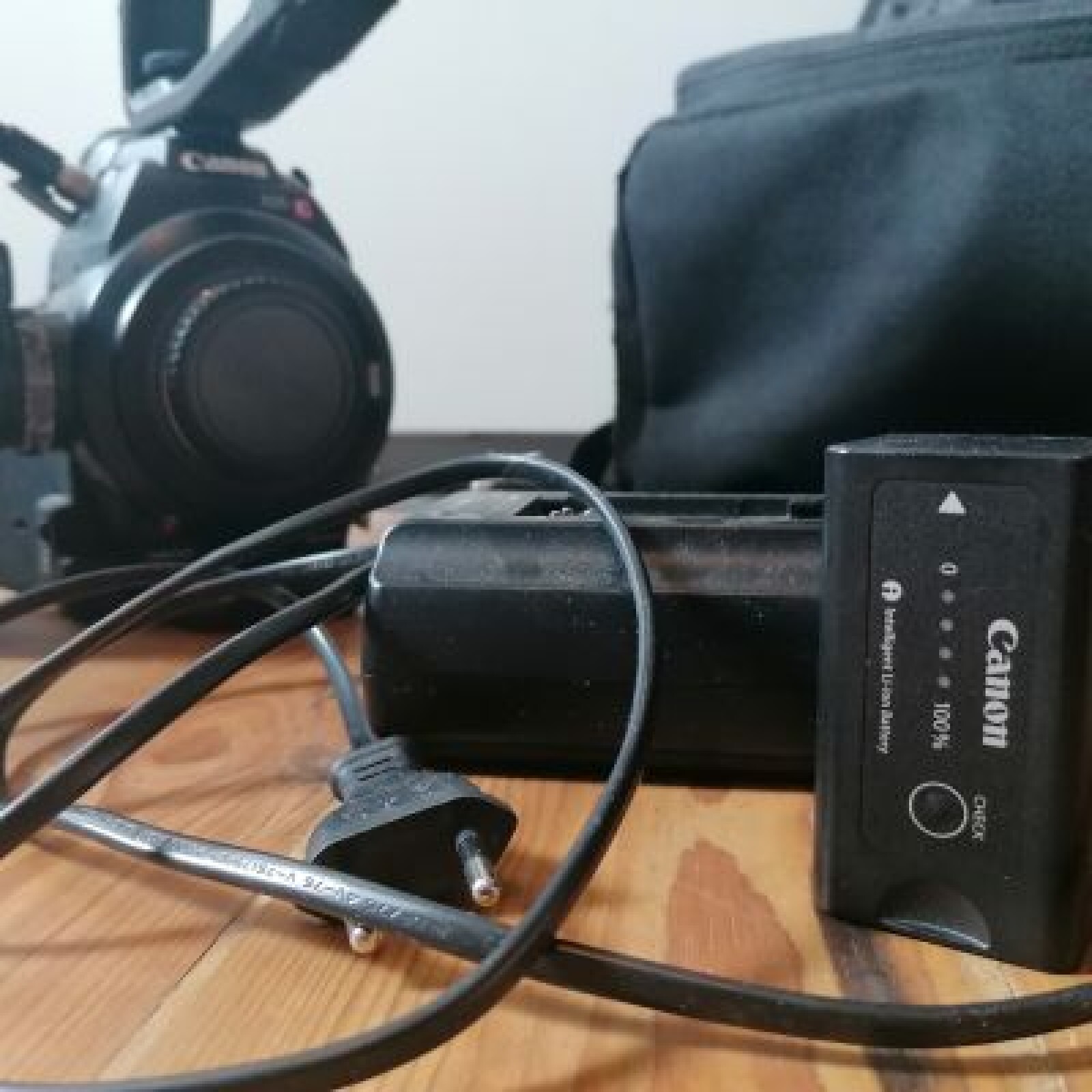 Canon eos C100 - Photo 2 sur 4