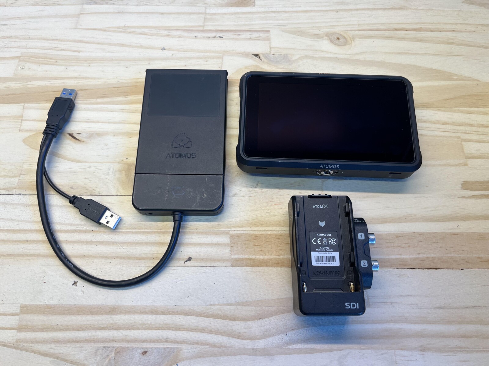 Atomos Ninja V + SSD 500go + accessoires - Photo 2 sur 5