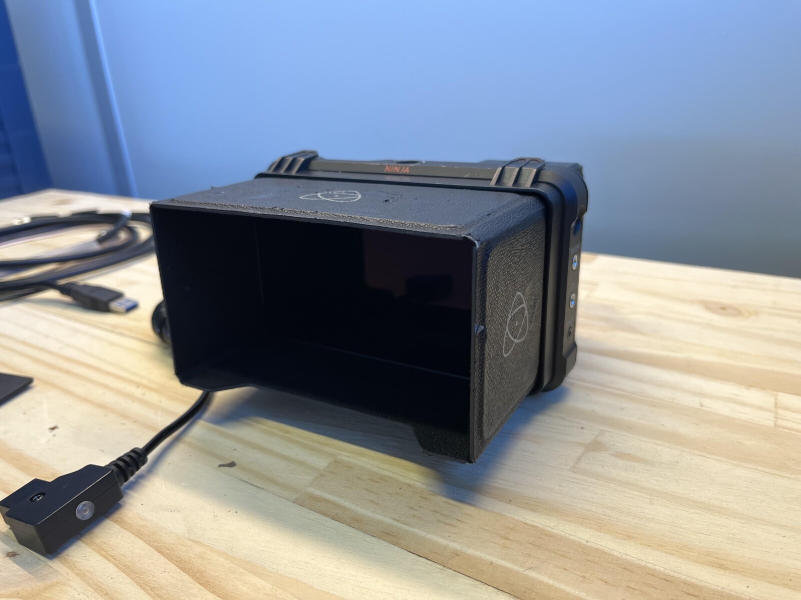 Atomos Ninja V + SSD 500go + accessoires - Photo 4 sur 5