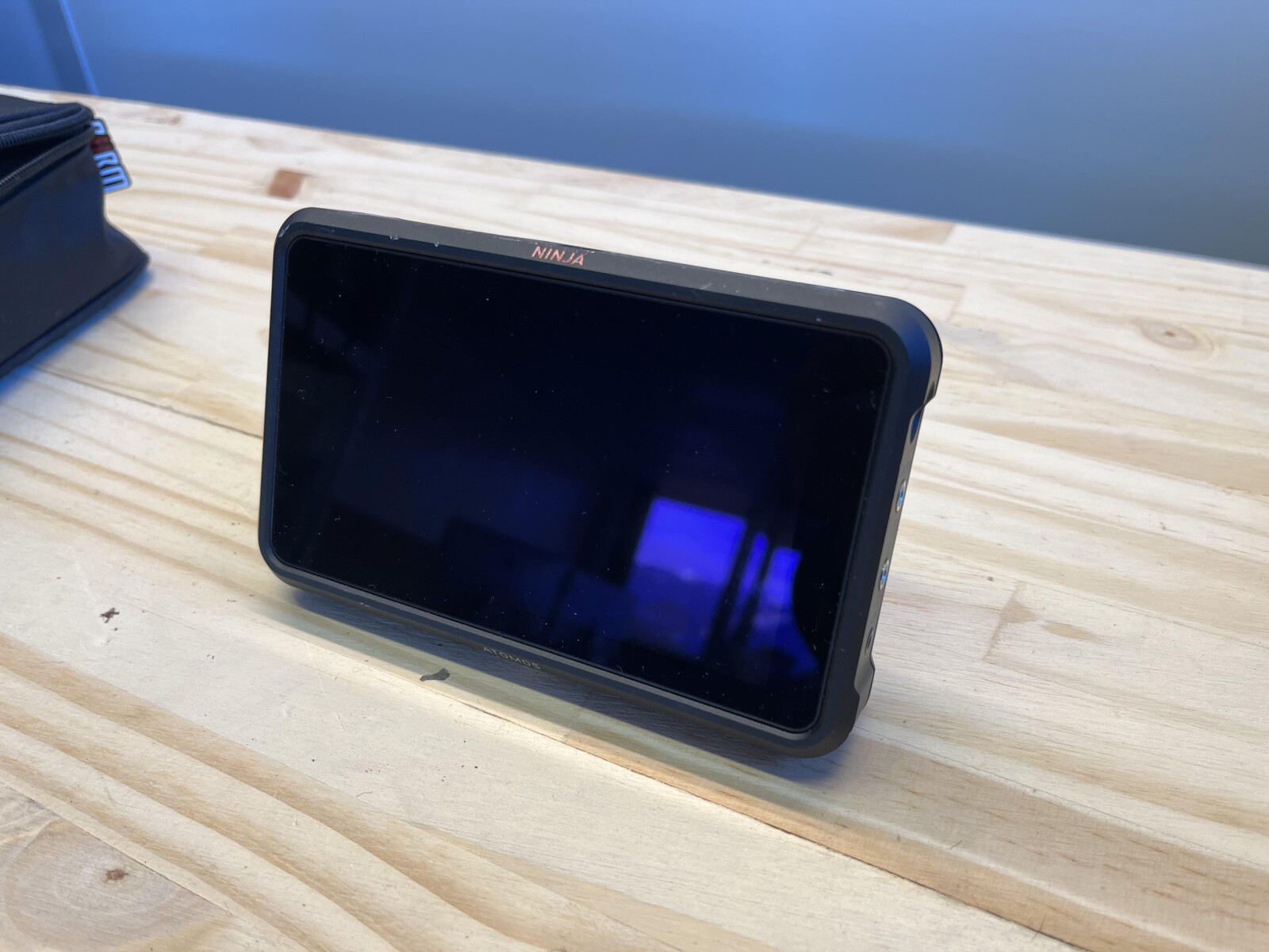 Atomos Ninja V + SSD 500go + accessoires - Photo 5 sur 5