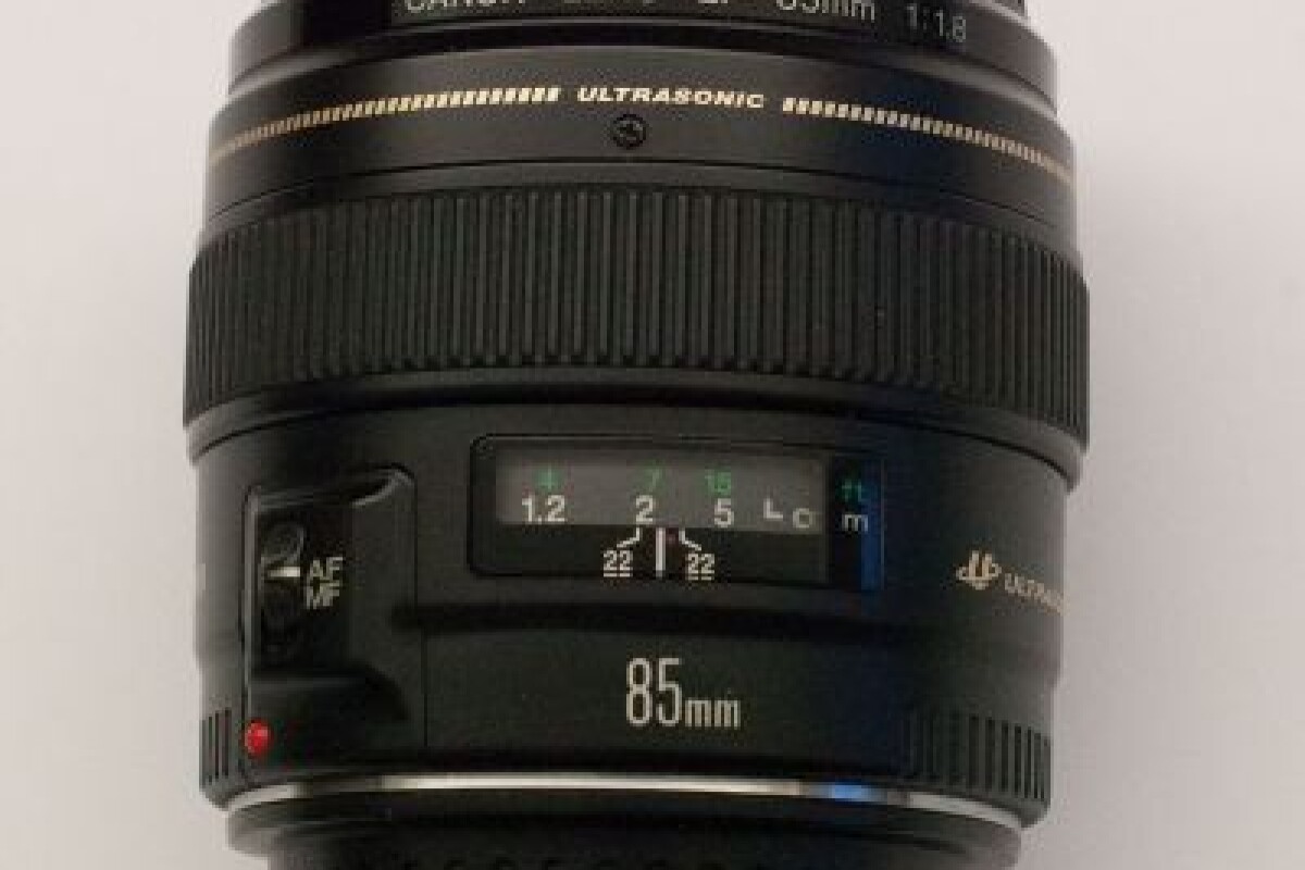 Location Canon EF 85 mm F.18 - Lightyshare