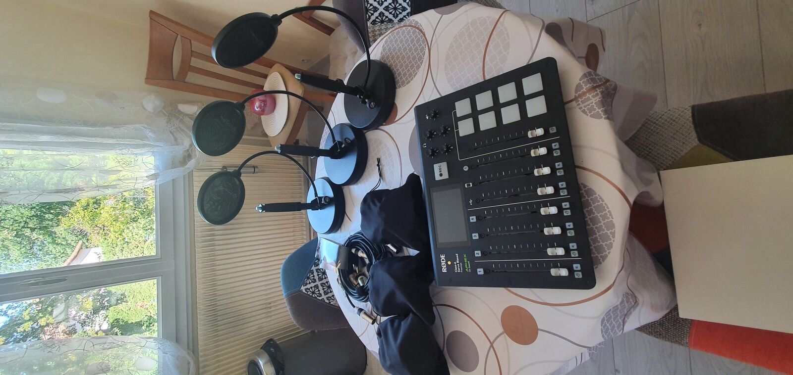 Kit d'enregistrement de podcast (4 personnes) - Photo 1 sur 1