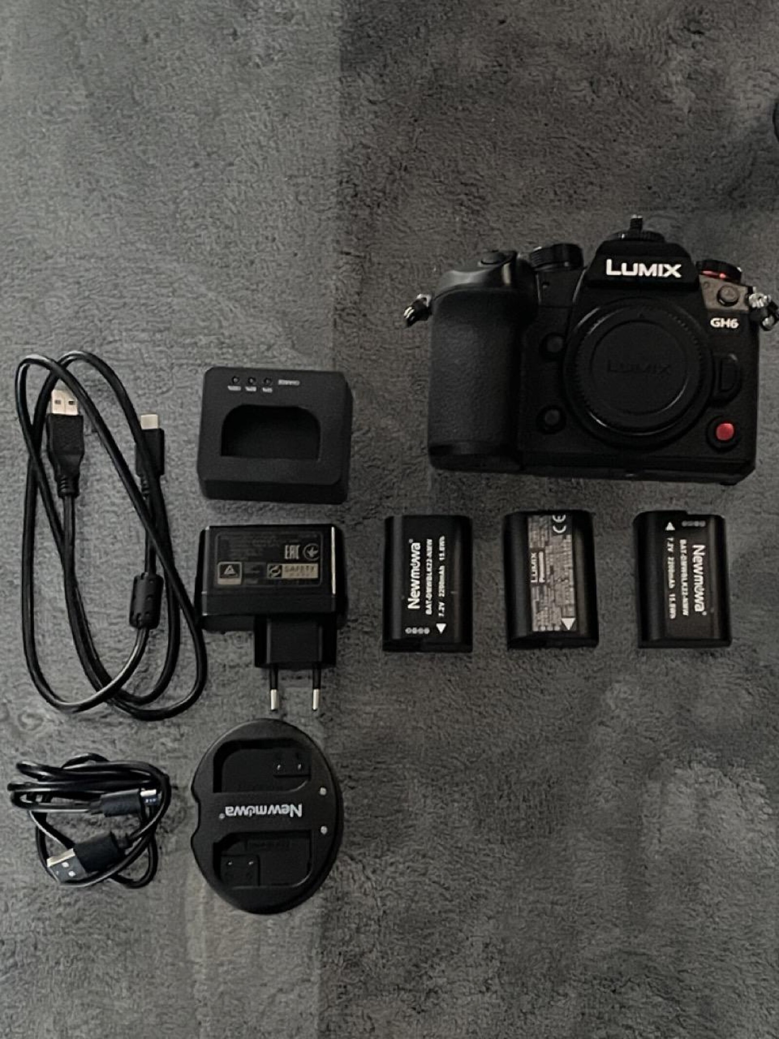 Panasonic Lumix GH6 + batteries - Photo 3 sur 4