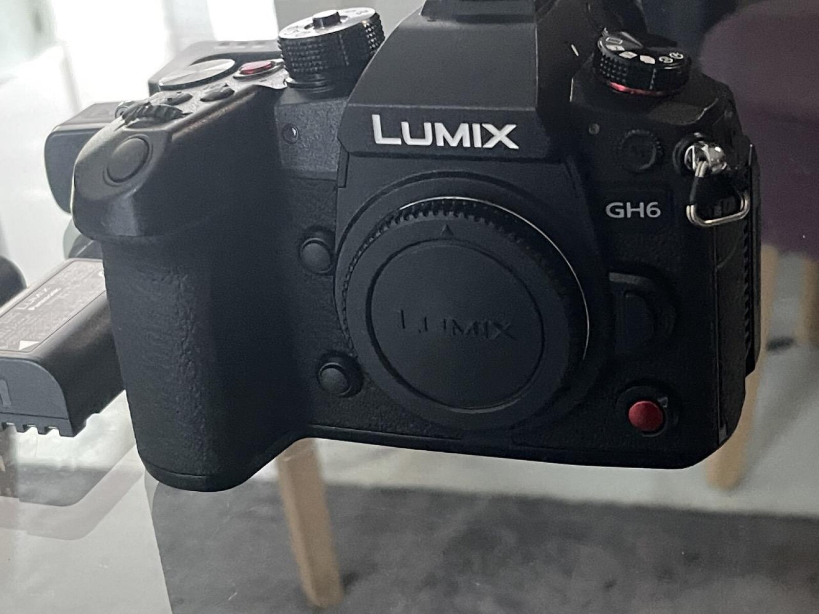 Panasonic Lumix GH6 + batteries - Photo 4 sur 4