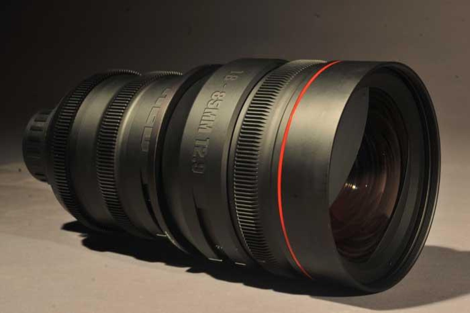 Red zoom 18-85mm T2,9 PL - Photo 1 sur 3