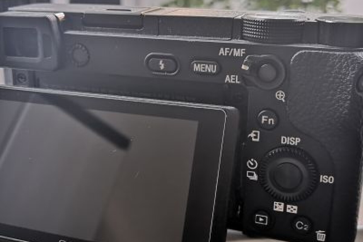 Location Boîtier Sony A6300 +  cartes 128Go + 3 batteries - Lightyshare