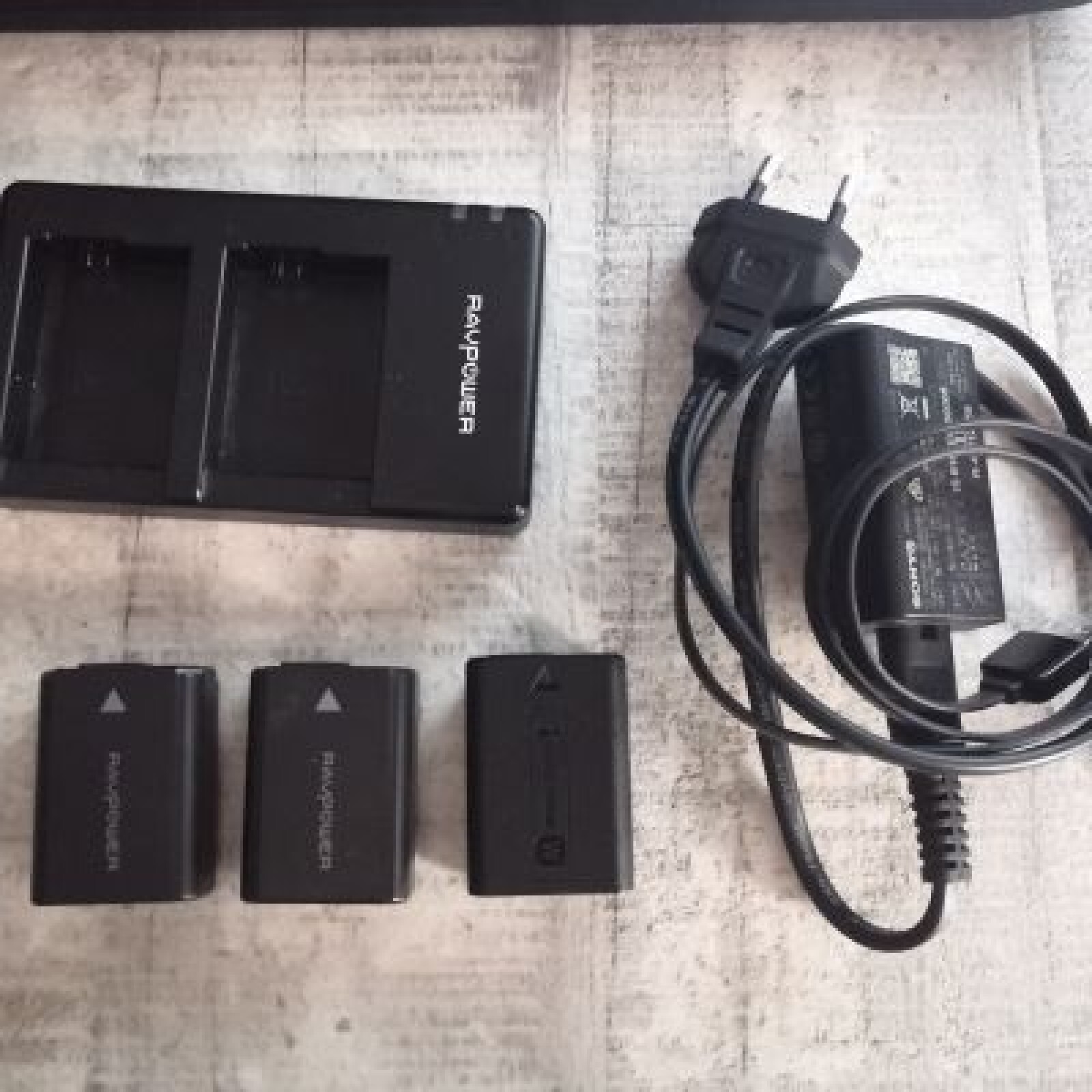 Boîtier Sony A6300 +  cartes 128Go + 3 batteries - Photo 3 sur 5