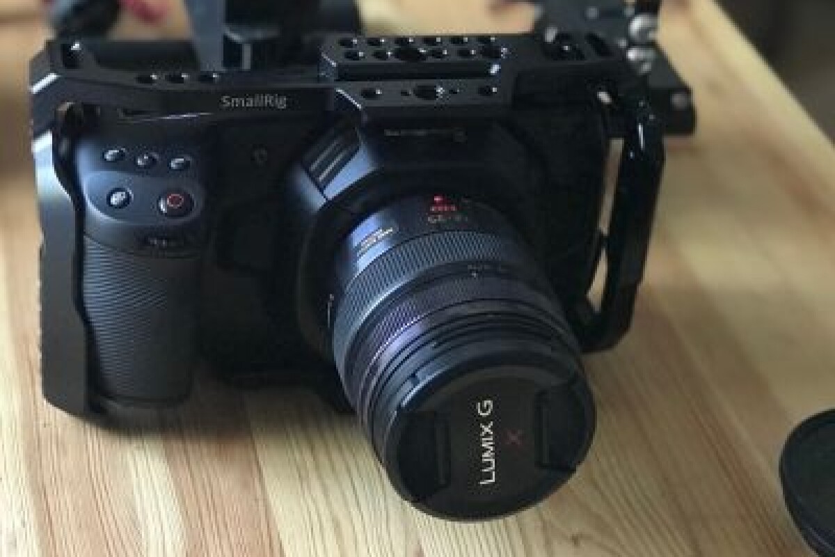 Location Blackmagic Pocket Cinema Camera 4K + Lumix 12-35 2.8 + cage + batteries - Lightyshare