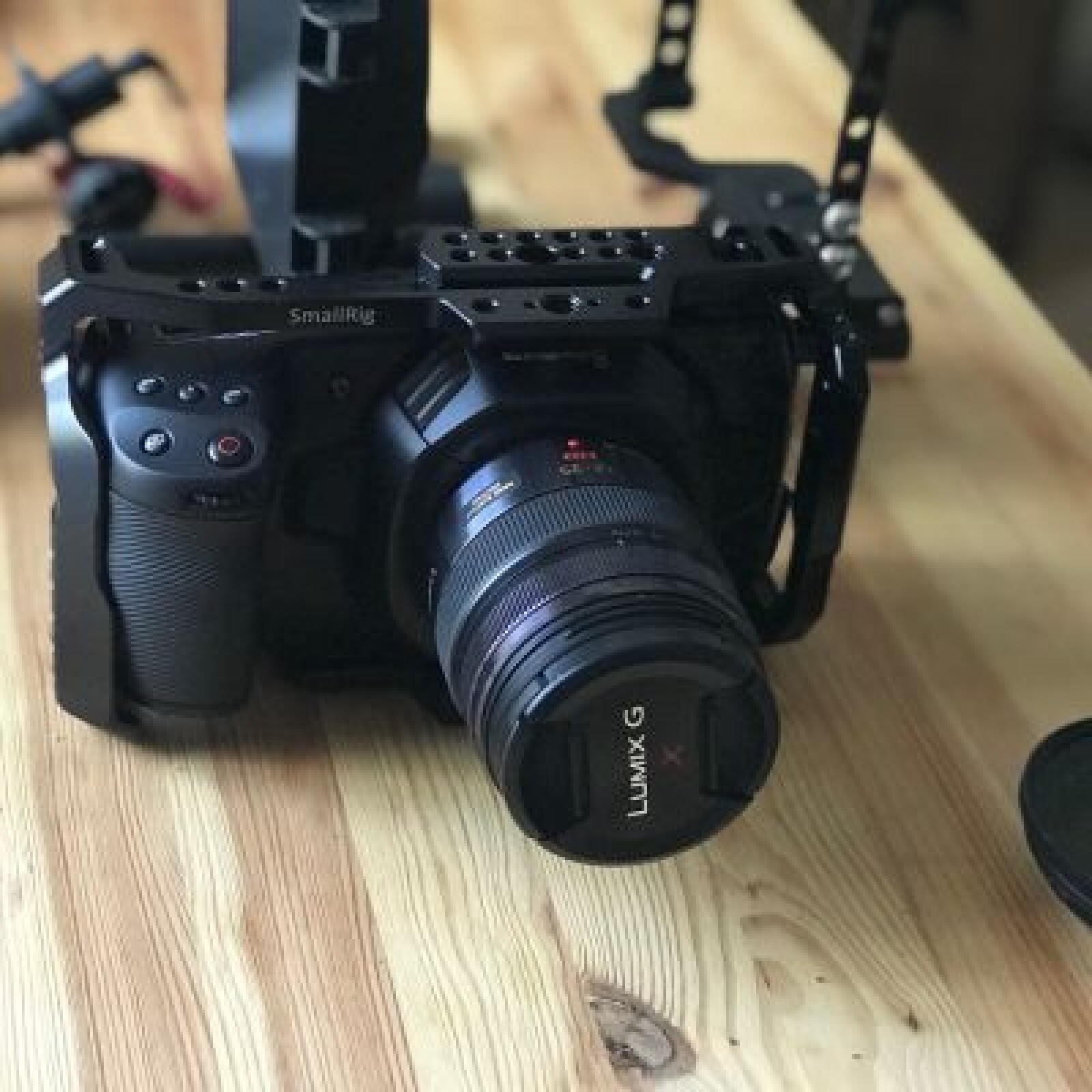 Blackmagic Pocket Cinema Camera 4K + Lumix 12-35 2.8 + cage + batteries - Photo 1 sur 1