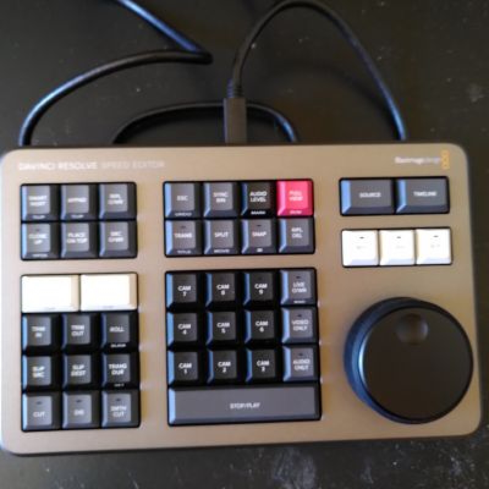 BLACKMAGIC DESIGN Clavier Davinci Resolve Speed Editor - Photo 1 sur 3