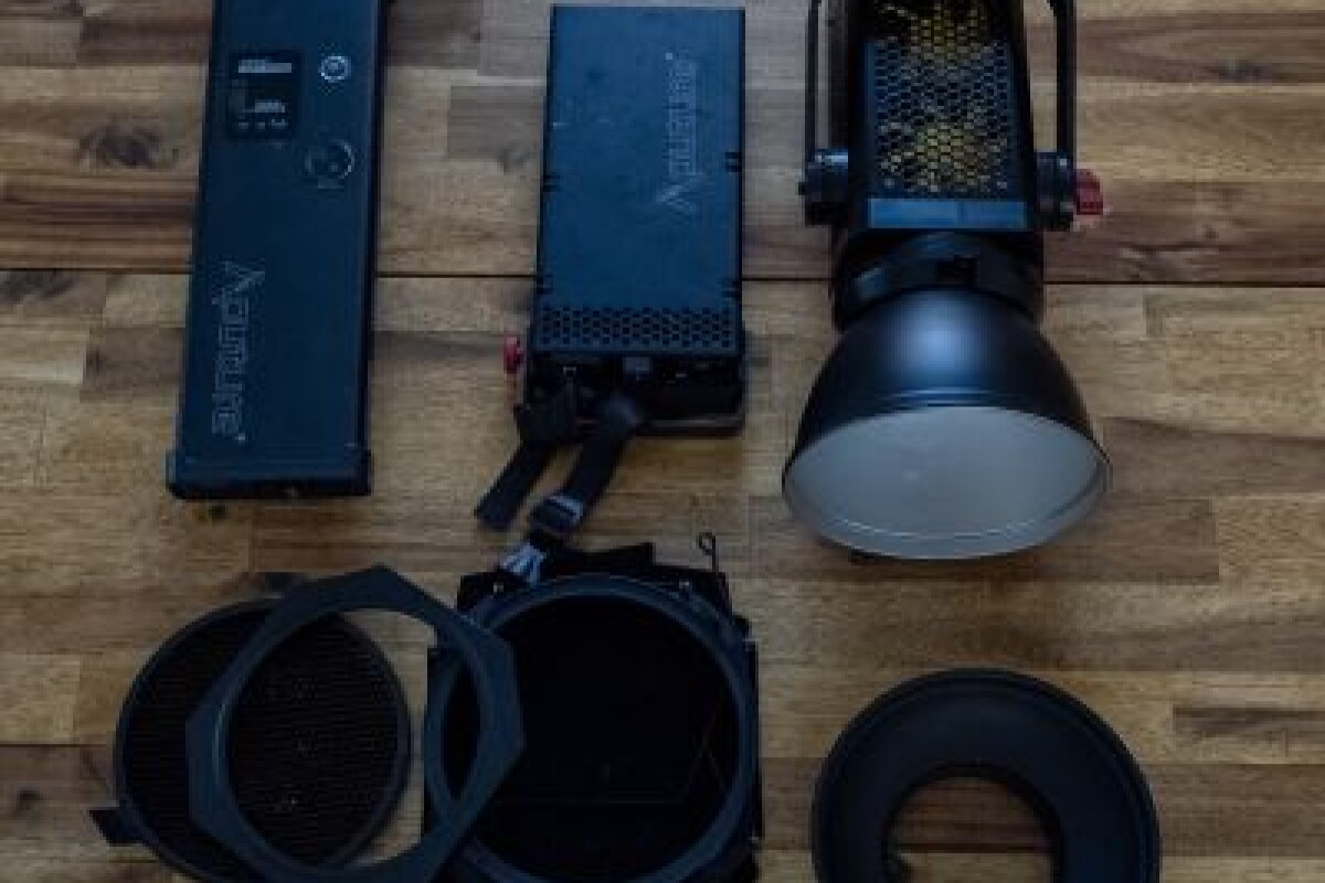 Location Aputure LS C300d + 1 pied offert à Nanterre - Lightyshare