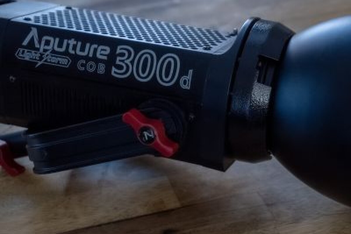 Location Aputure LS C300d + 1 pied offert à Nanterre - Lightyshare