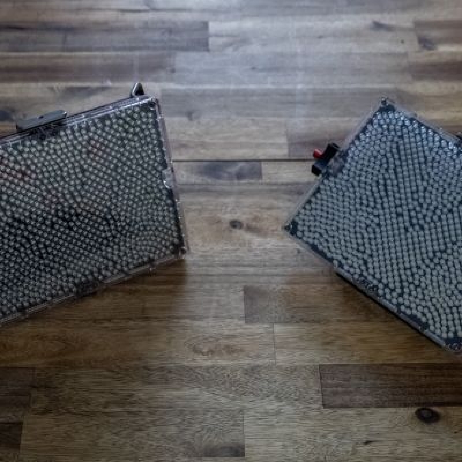 Kit de 2 Led Aputure Tri-8c (V-Mount) - Photo 1 sur 2