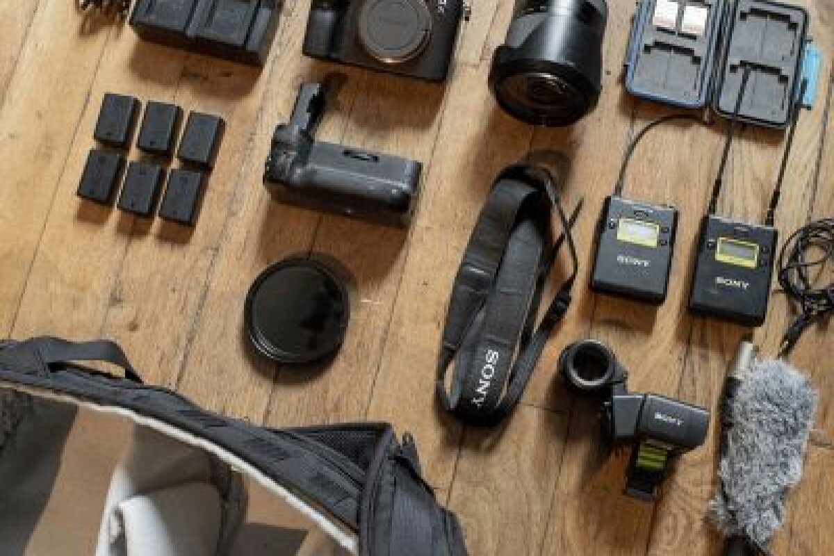 Location Alpha 7S II + 24 -240, Boitier son XLR-K2M , Micro HF Micro Canon - Lightyshare