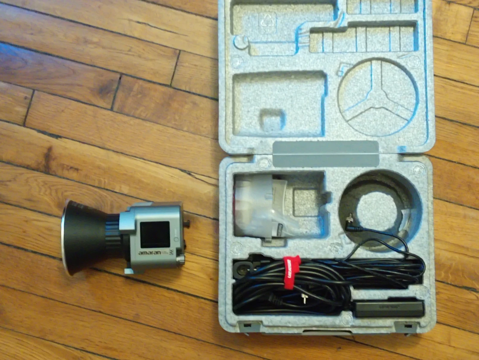 Aputure Amaran COB 60D - Photo 2 sur 2