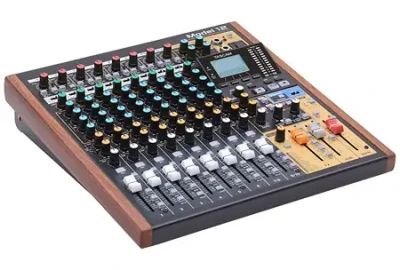 Location Tascam Model 12
