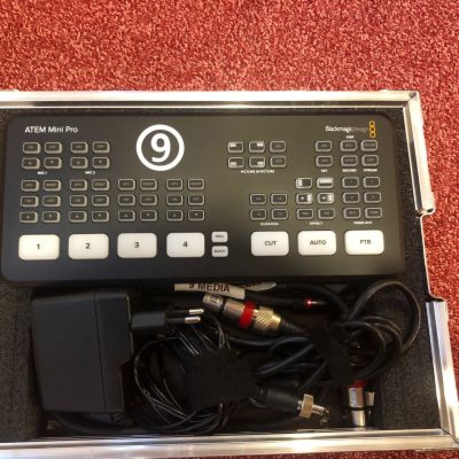 ATEM mini pro - Photo 1 sur 3