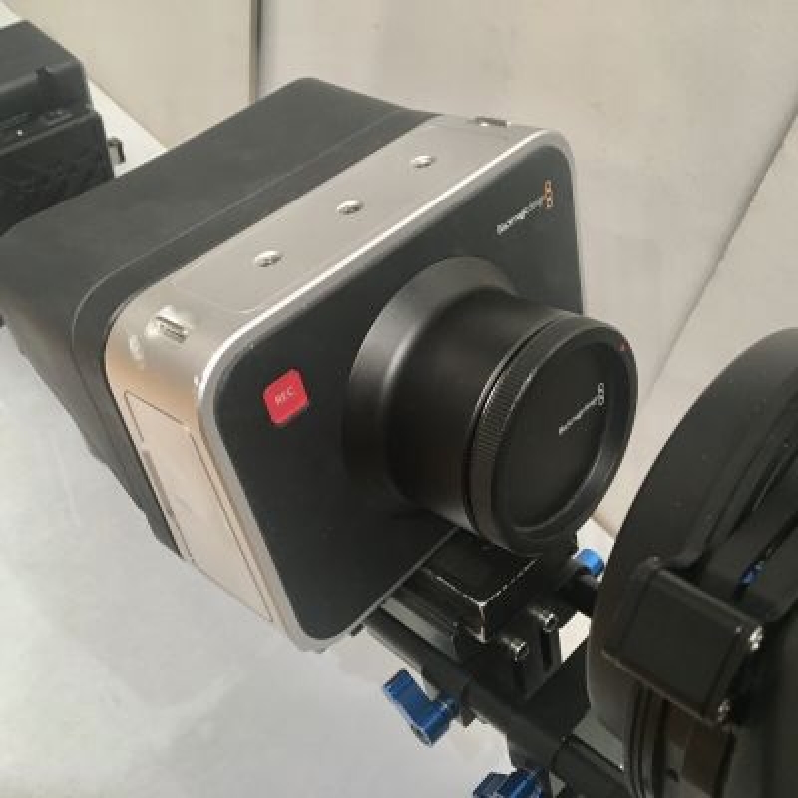 Black Magic Production 4K + kit cross épaule - matte boxe - Photo 4 sur 5
