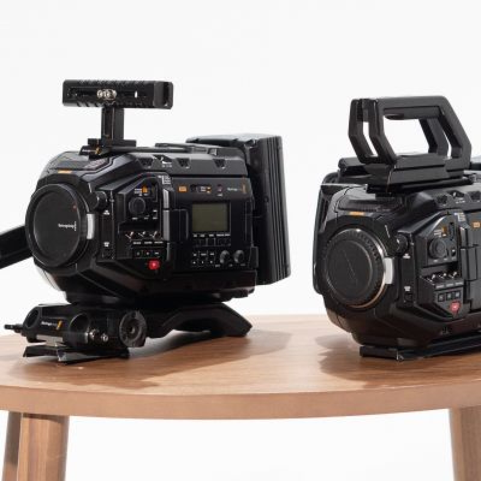 URSA Mini Pro 4.6k G2 - Monture EF - Photo 3 sur 4
