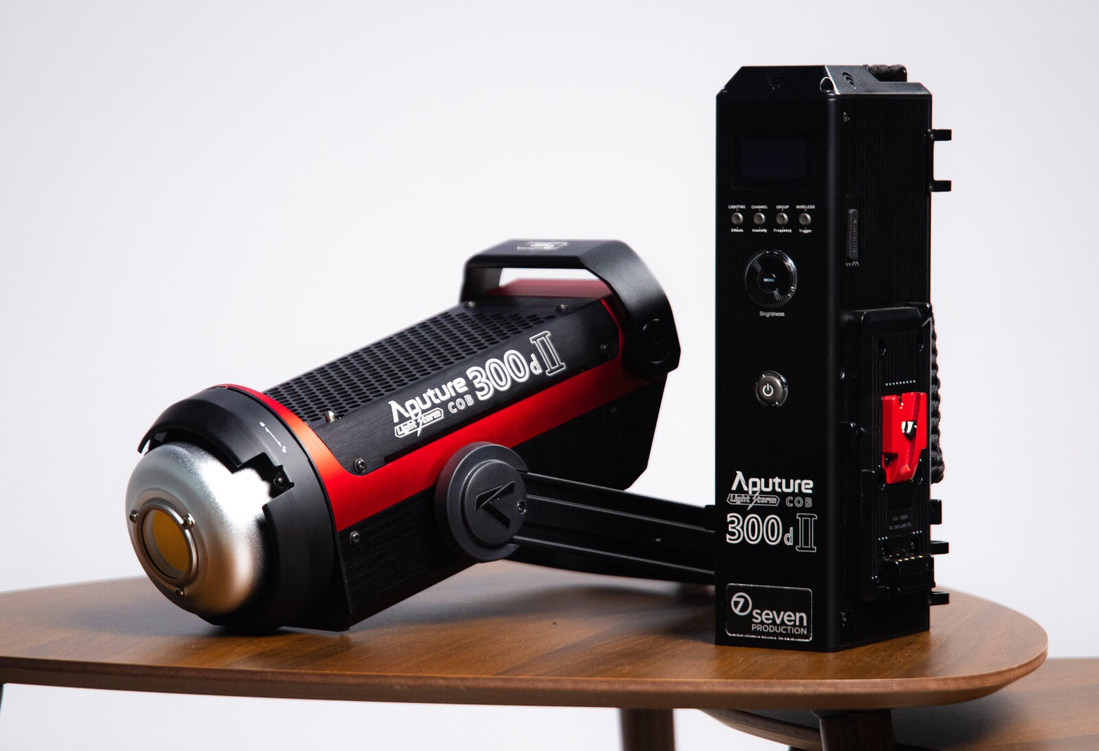  Aputure LS COB300d MKII V-mount spot LED - Photo 1 sur 2