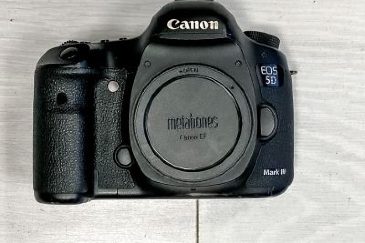 Location Canon 5D MARK III  boitier nu + 2 batteries - Lightyshare