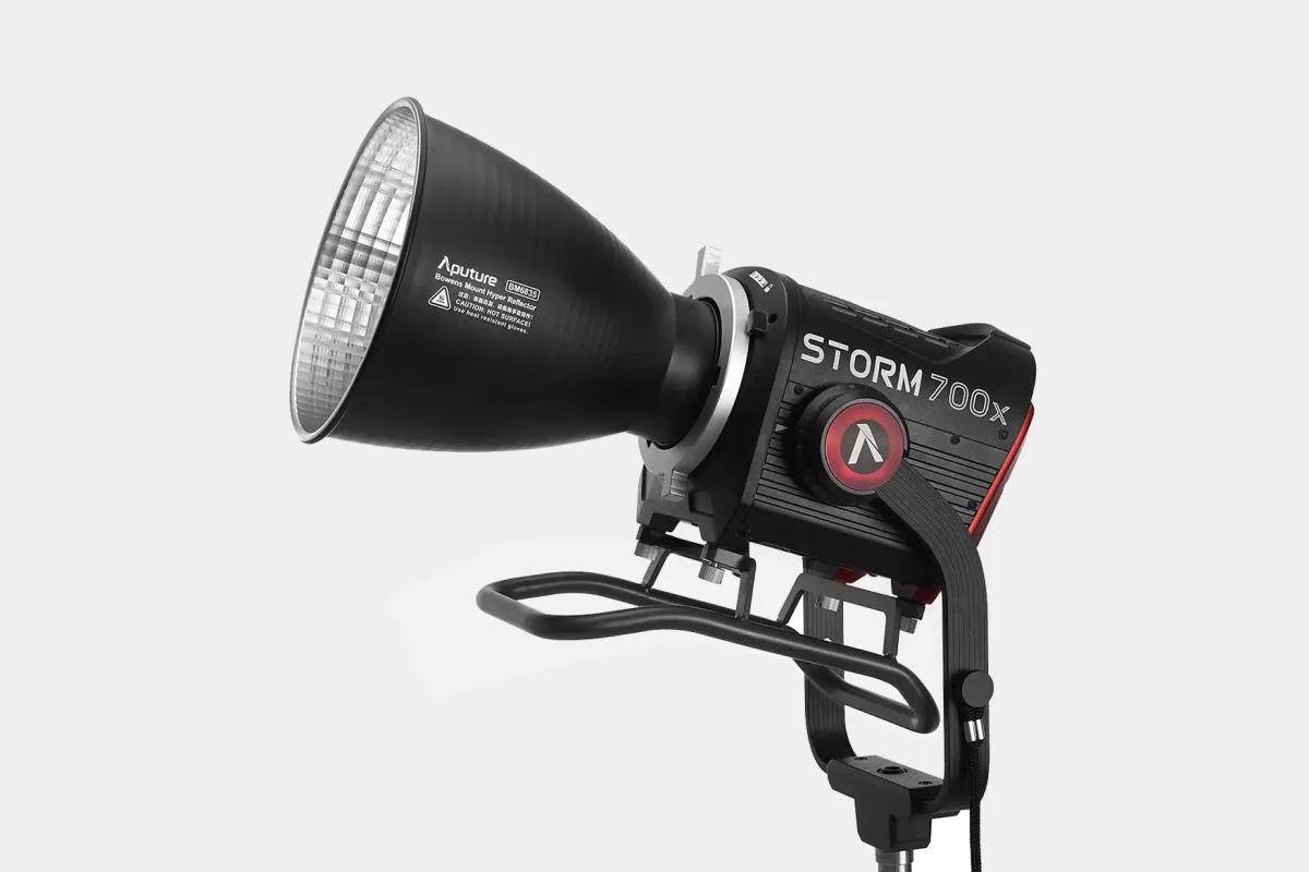 Location APUTURE Storm 700x - Lightyshare
