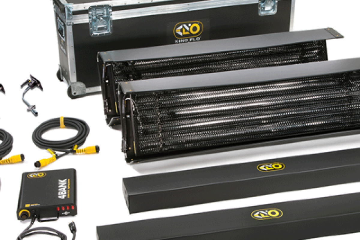 Location 2 x KINO FLO 4 TUBES 120CM - Lightyshare