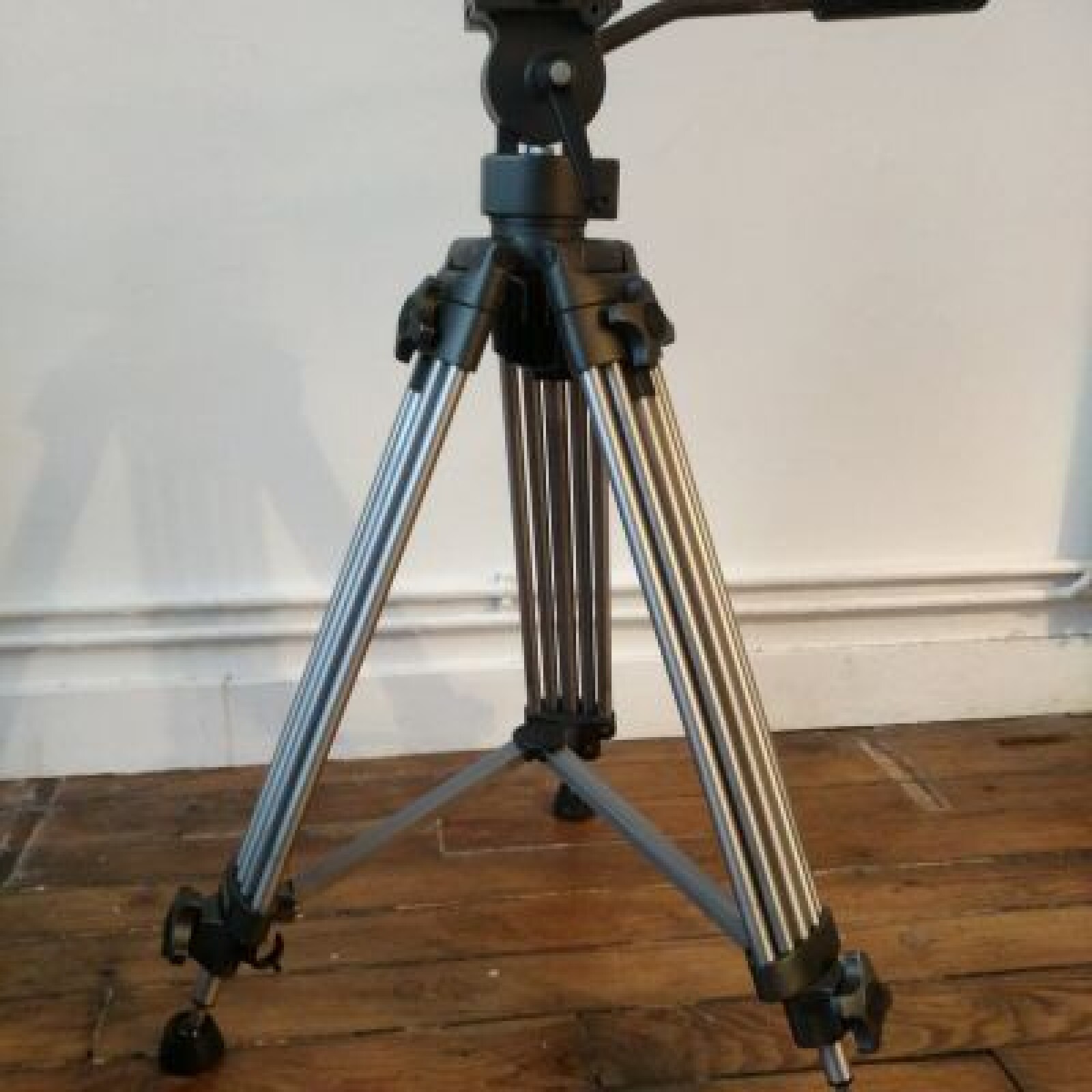 Trépied vidéo Ravelli AVTP - Photo 1 sur 5