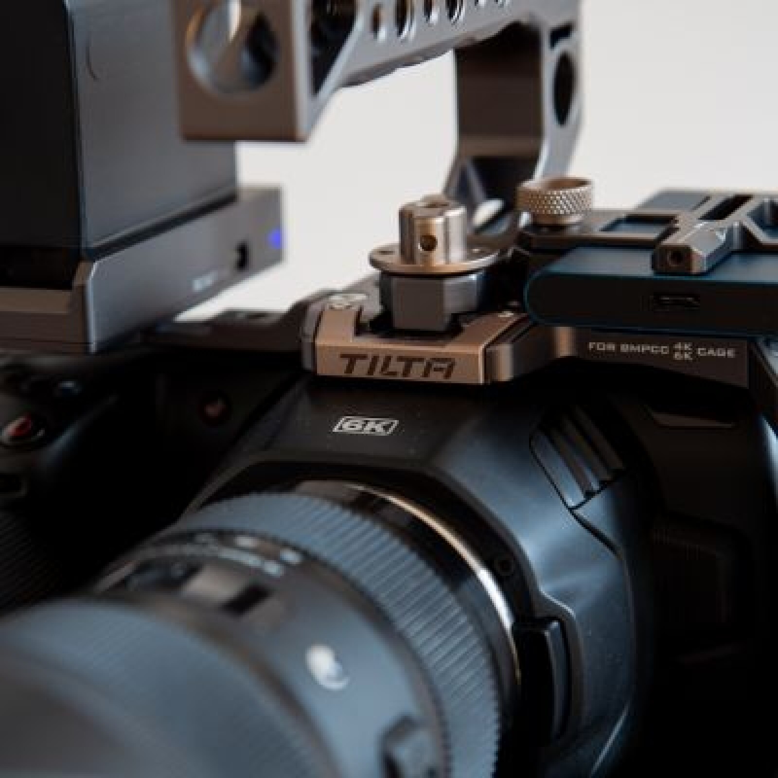 BLACKMAGIC DESIGN Pocket Cinema Camera 6K + SIGMA - 18-35mm f/1.8 DC HSM ART CANON (Ø72) - Photo 2 sur 4