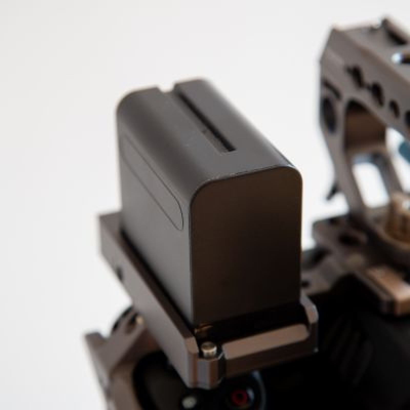 BLACKMAGIC DESIGN Pocket Cinema Camera 6K + SIGMA - 18-35mm f/1.8 DC HSM ART CANON (Ø72) - Photo 4 sur 4