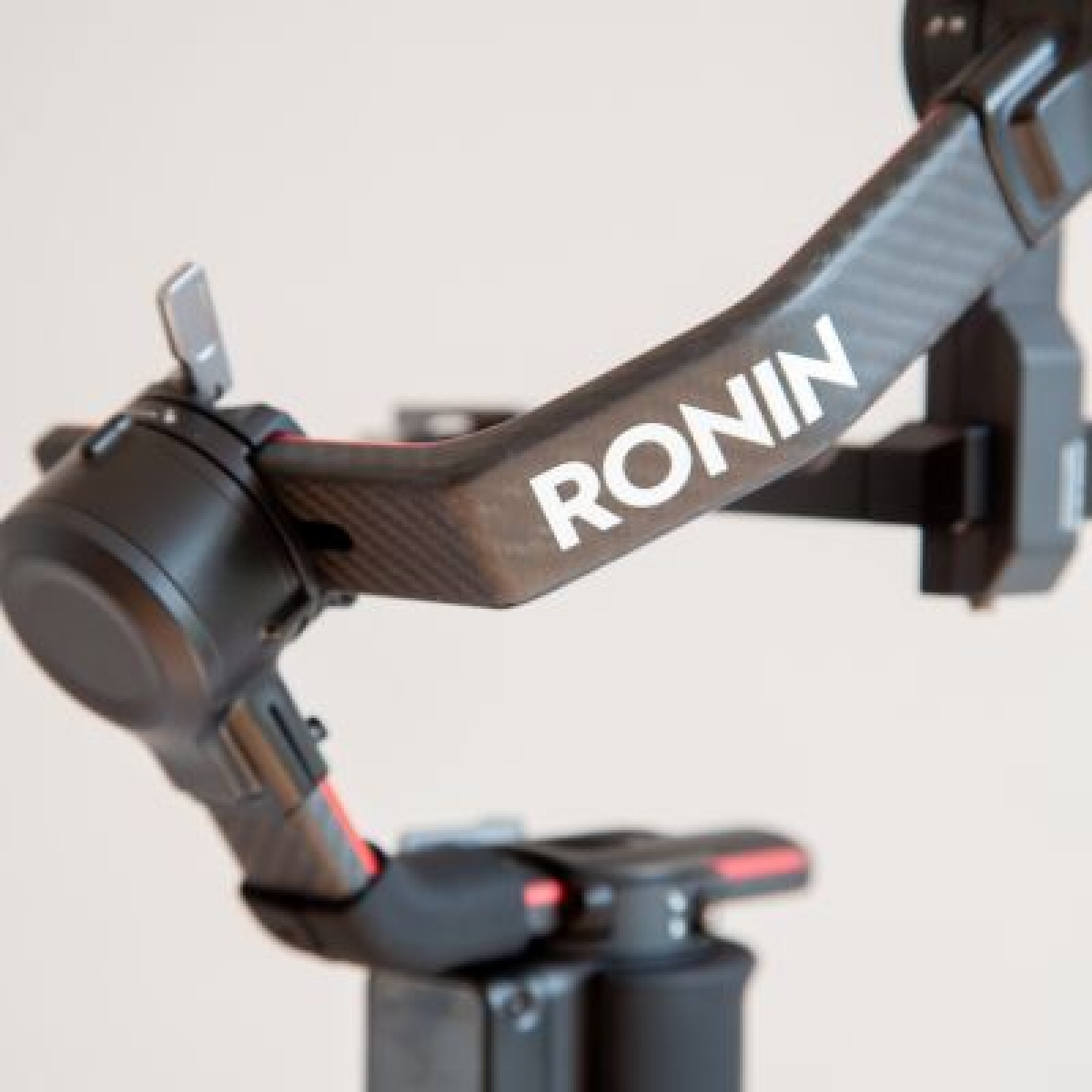 DJI - RS 2 Stabilisateur Pro Combo - Photo 2 sur 3