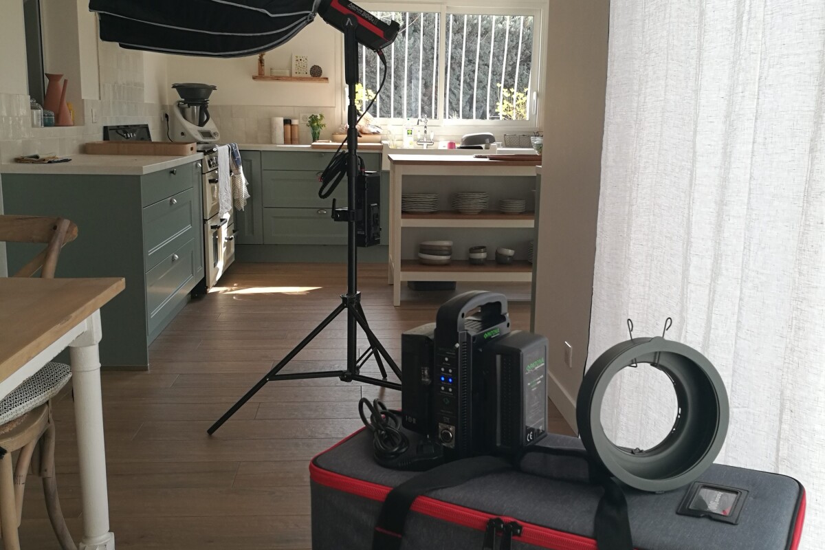 Location Aputure COB 300D mk II + Light Dome II + pied + Batteries/Chargeur  - Lightyshare