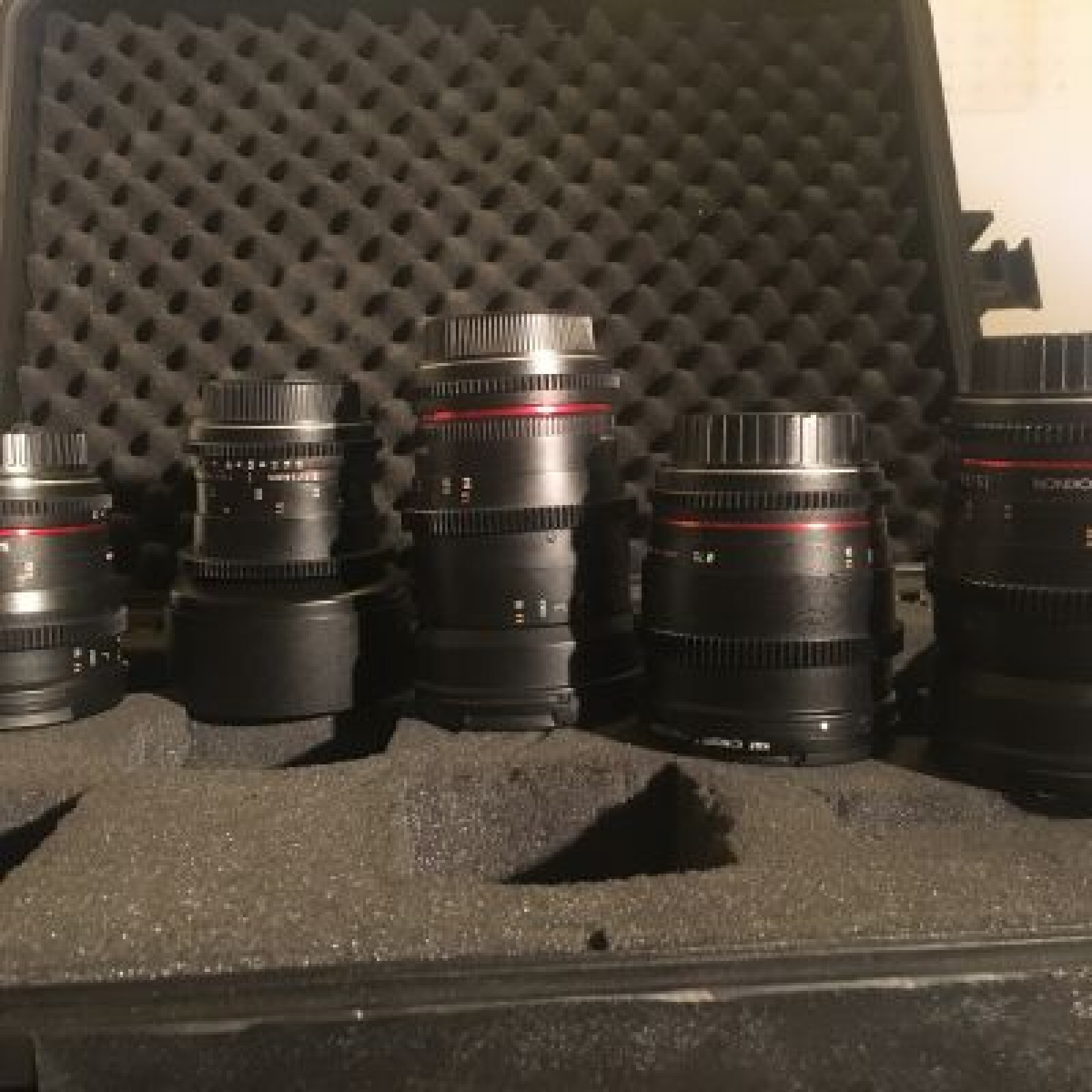 5 objectifs Samyang Cine monture EF : 14 - 24 - 35 - 50 - 85 mm - Photo 1 sur 2