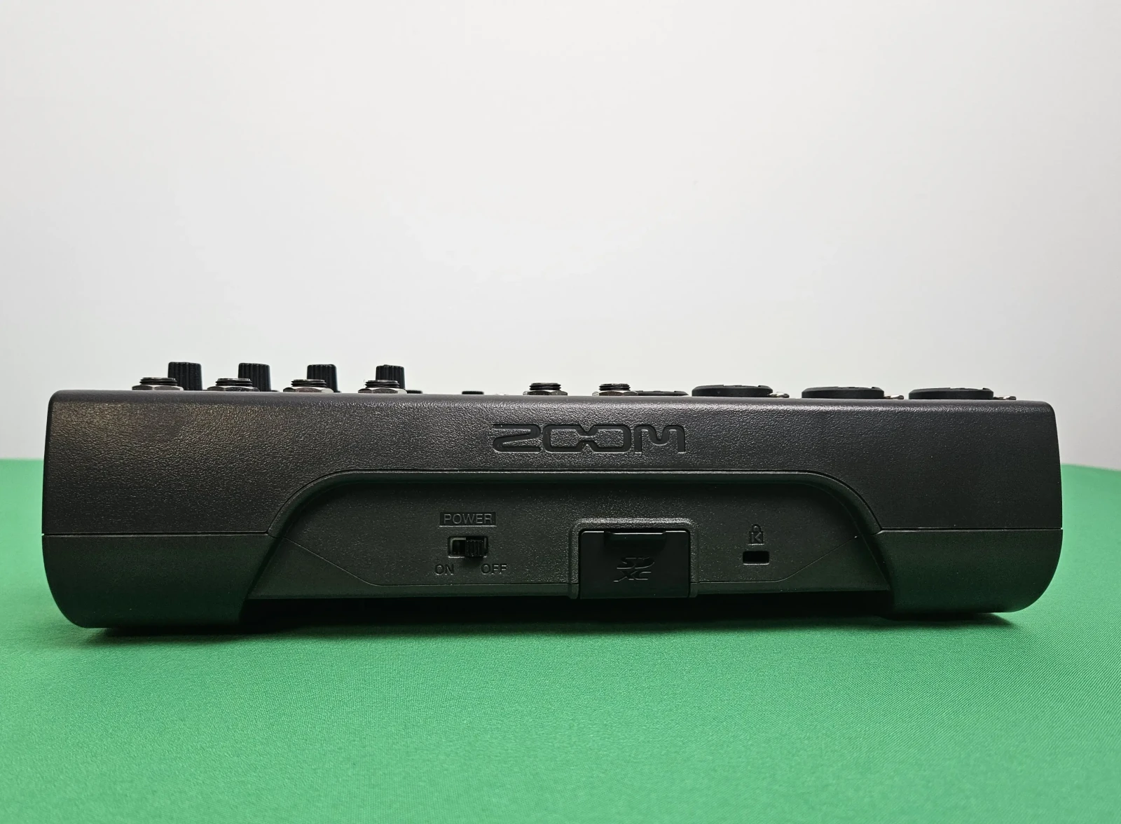 ZOOM LiveTrack L-8 - Photo 2 sur 4