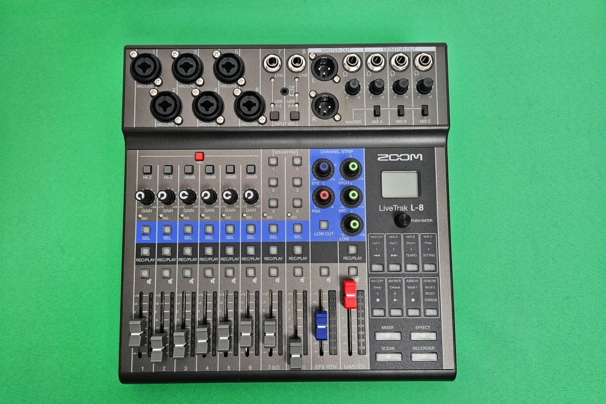 Location ZOOM LiveTrack L-8 - Lightyshare